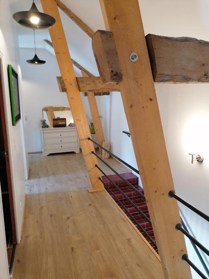 Maison De Pierre: Jardin Tranquille Près D'omaha Commes