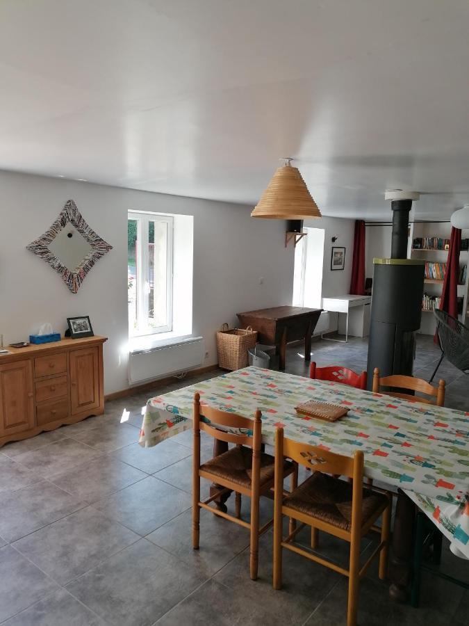 Maison De Pierre: Jardin Tranquille Près D'omaha Holiday home