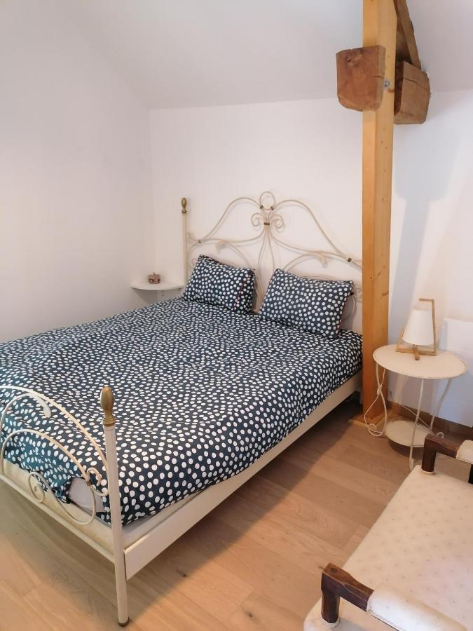 Maison De Pierre: Jardin Tranquille Près D'omaha Holiday home Commes