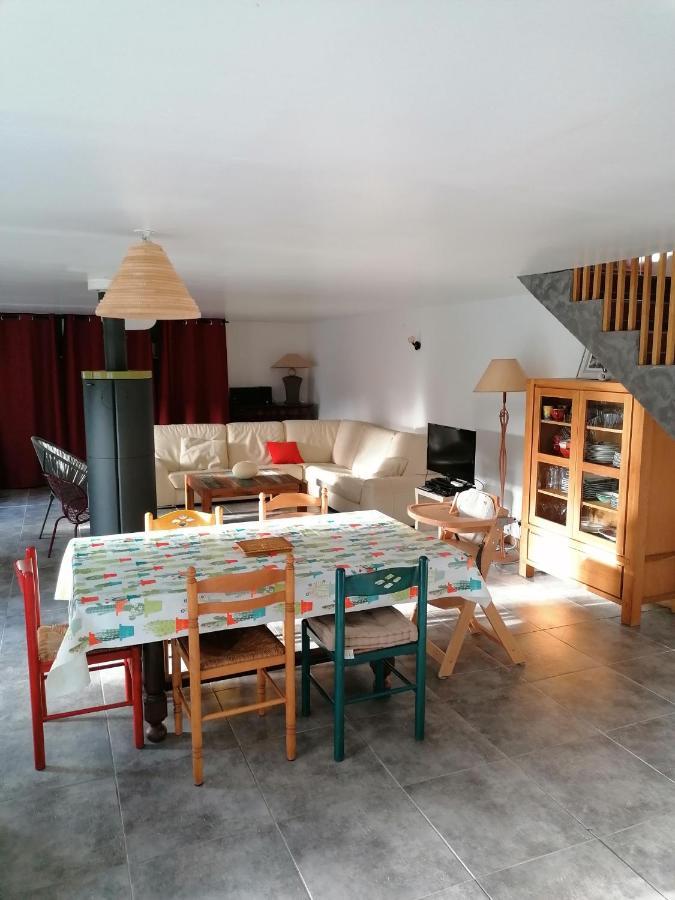 Maison De Pierre: Jardin Tranquille Près D'omaha Holiday home