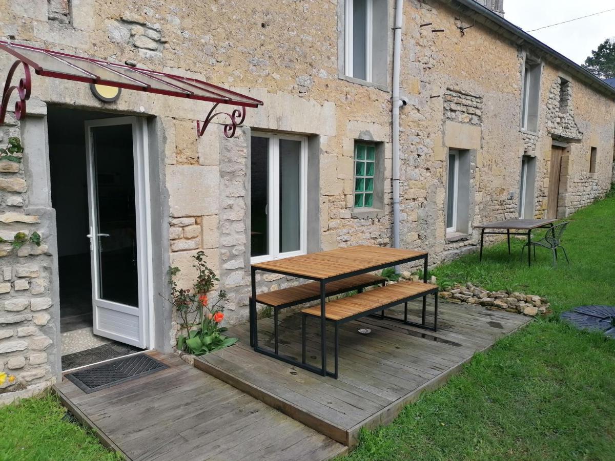 Maison De Pierre: Jardin Tranquille Près D'omaha Holiday home Commes